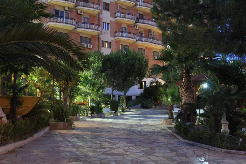 Готель Depandance Hori Balconata 2 Punto 0 Лучера Екстер'єр фото